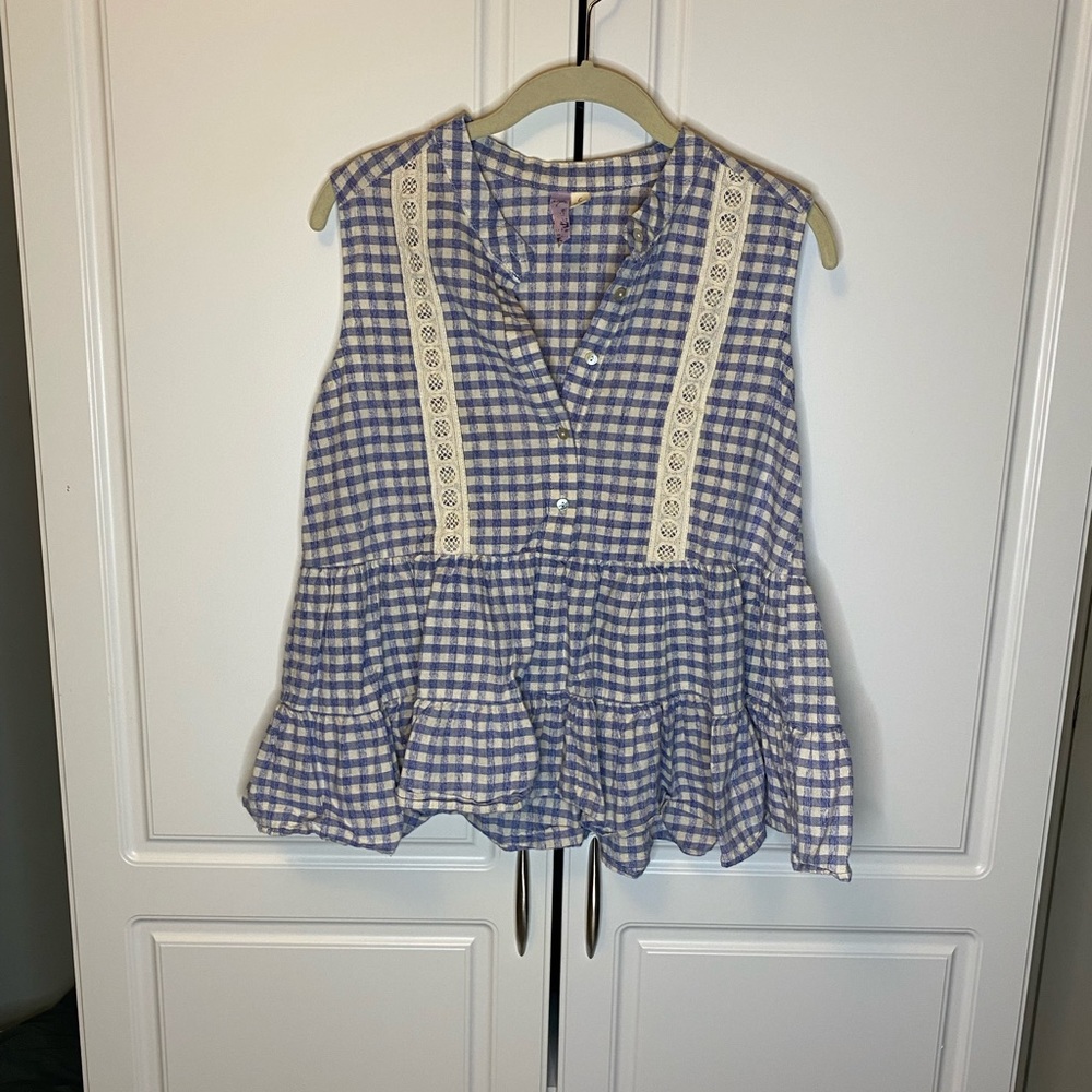 Alya women’s plaid tank top fits like a Womens small